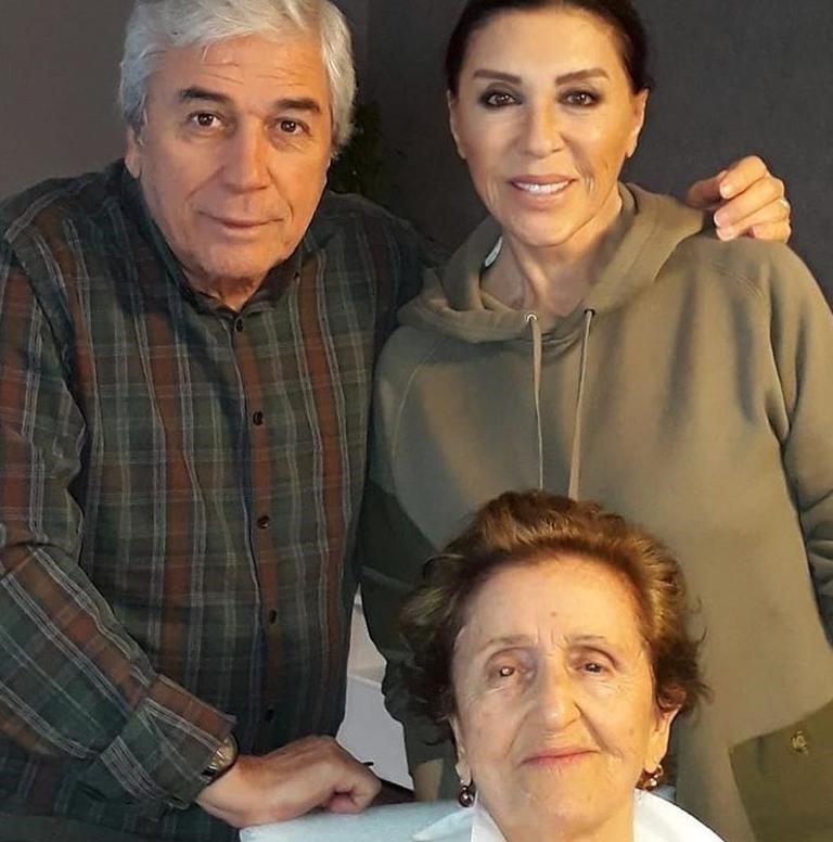 Nebahat Çehrenin annesi vefat etti Nebahat Çehrenin annesi vefat etti